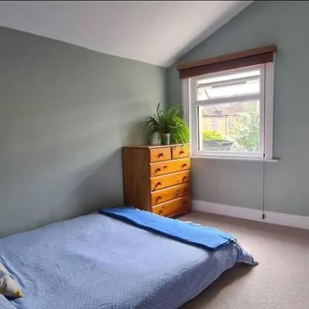 בית נופש Stylish 3 Bedroom Terraced House In Lime Road *