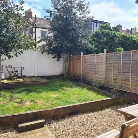 Nyaraló Stylish 3 Bedroom Terraced House In Lime Road